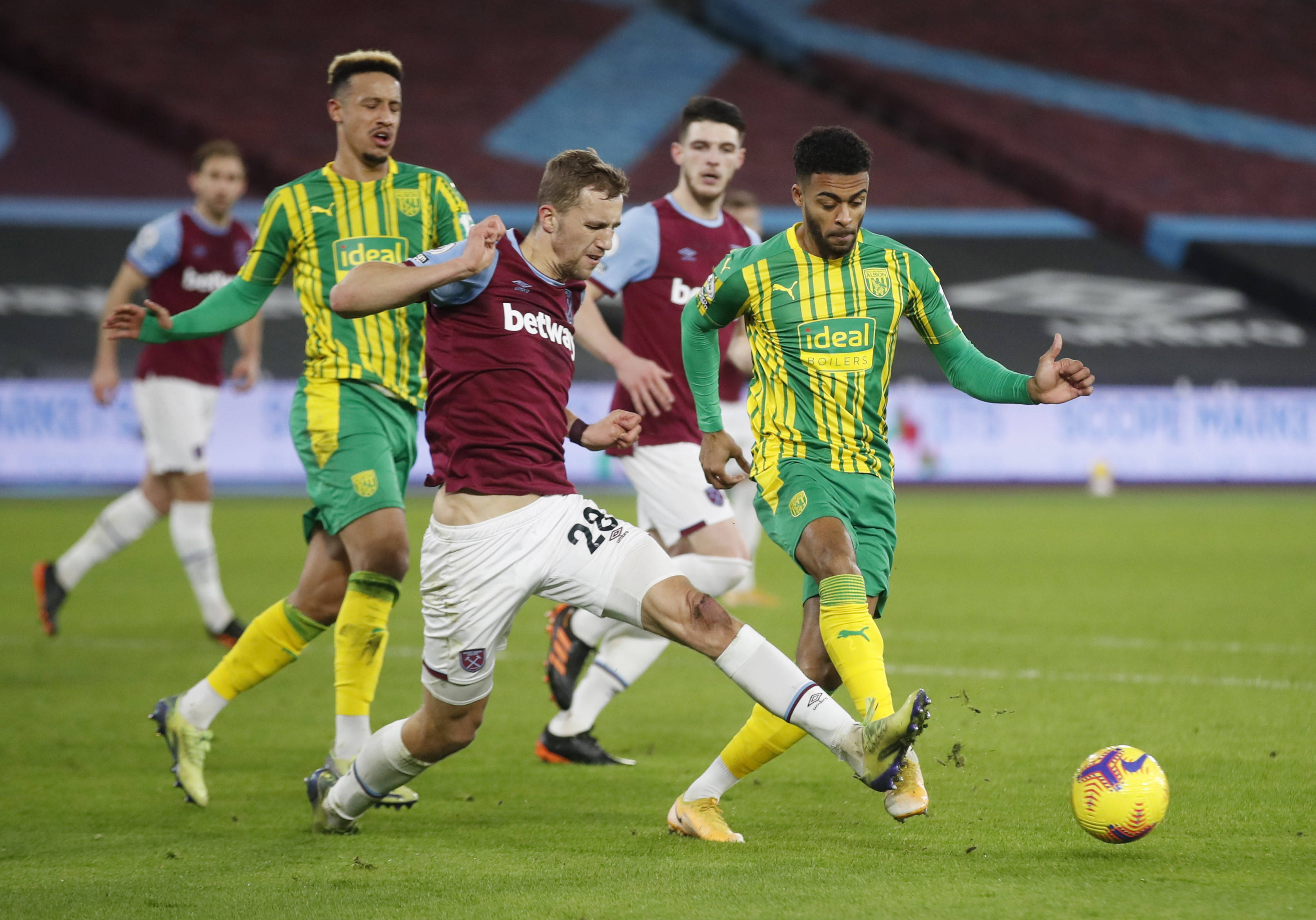 布克和太阳已达成2年1.5亿续约协议，未来5年总薪资达3.21亿美元.