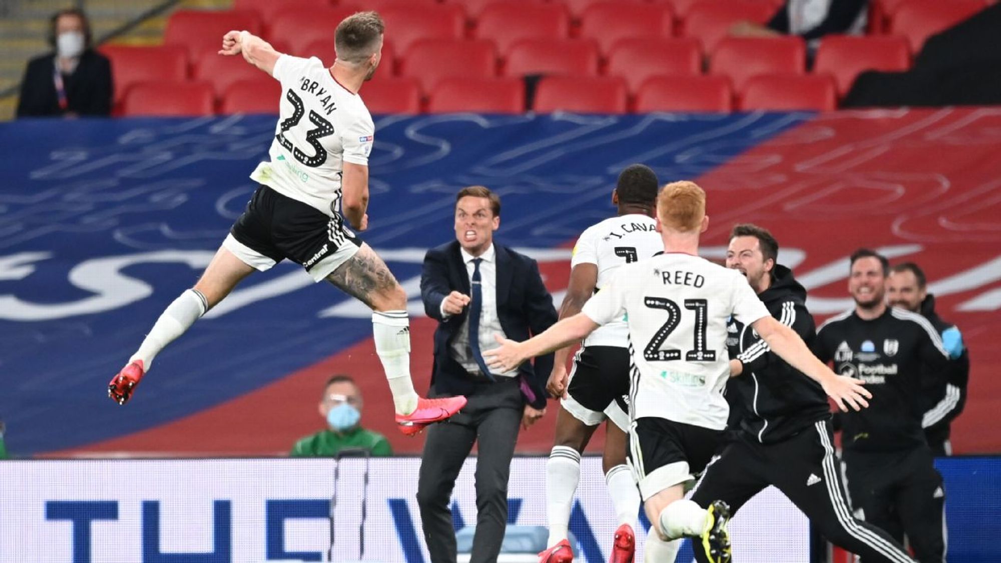 布克和太阳已达成2年1.5亿续约协议，未来5年总薪资达3.21亿美元.